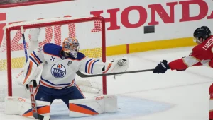 Oilers Coach Knoblauch Defends Goalie Tandem After Pulling Stuart Skinner in Game 4 of Stanley Cup Finals