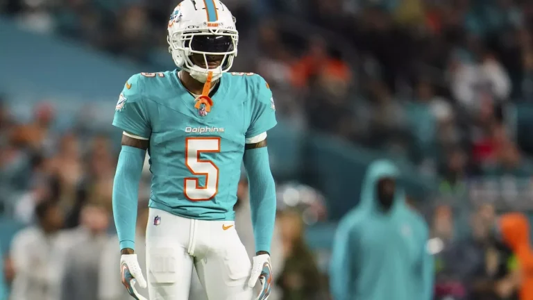 Tyreek Hill advocates to keep Jalen Ramsey in Miami