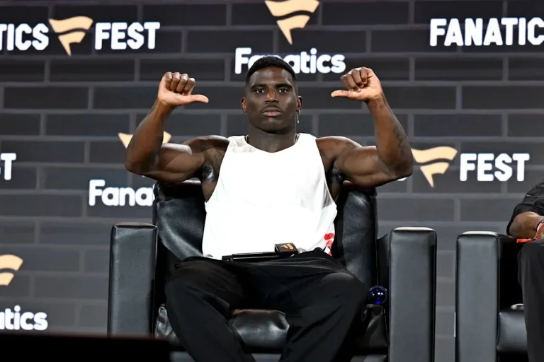 Tyreek Hill offseason catching progress