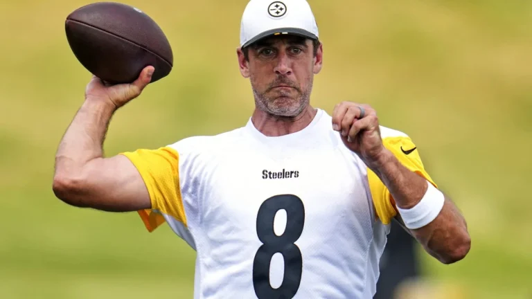 Aaron Rodgers golf football incident