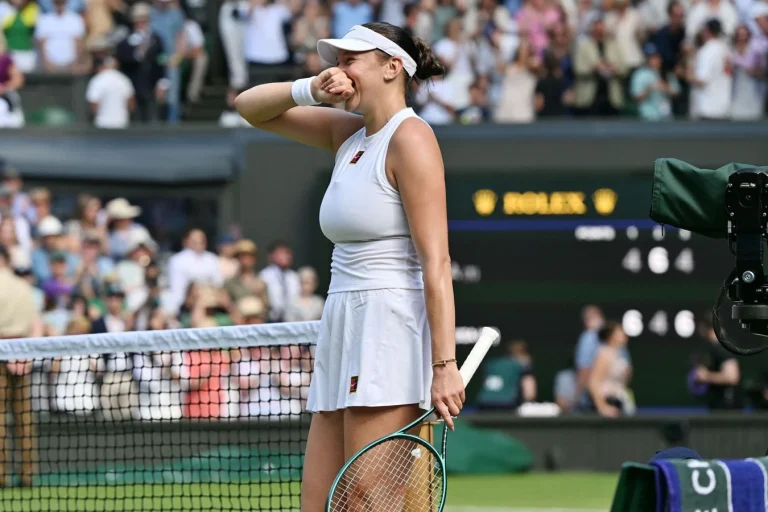 Amanda Anisimova Wimbledon sister support