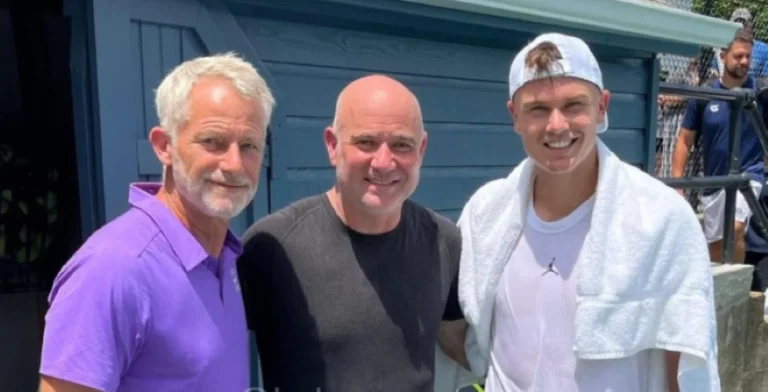 Andre Agassi coaching Holger Rune