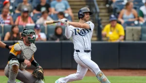 Brandon Lowe’s 18-game hitting streak rewrites Rays history, eclipsing legends and fueling playoff hopes