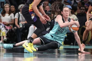 Breanna Stewart Injury Update: Star Forward Exits Early as Liberty Narrowly Lose to Sparks