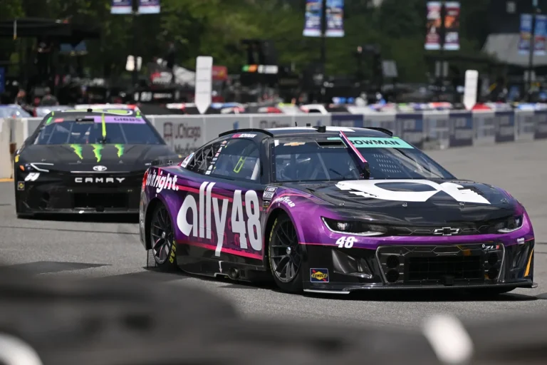 Bubba Wallace Alex Bowman duel