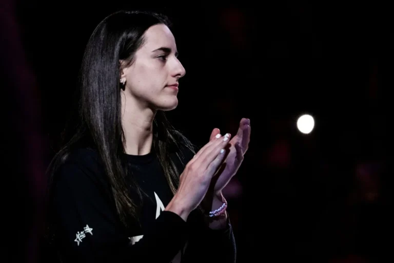 Caitlin Clark ignored by Natasha Howard