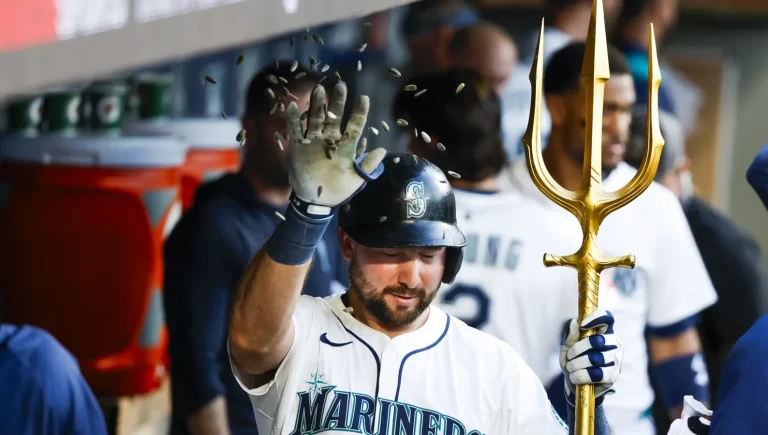 Cal Raleigh historic 33 home runs