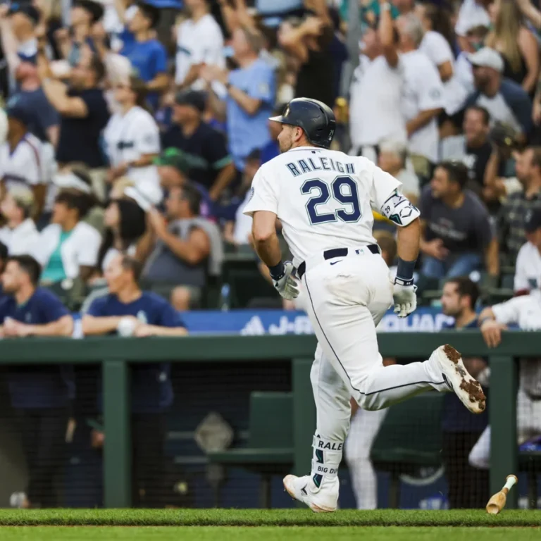 Cal Raleigh historic MLB milestone