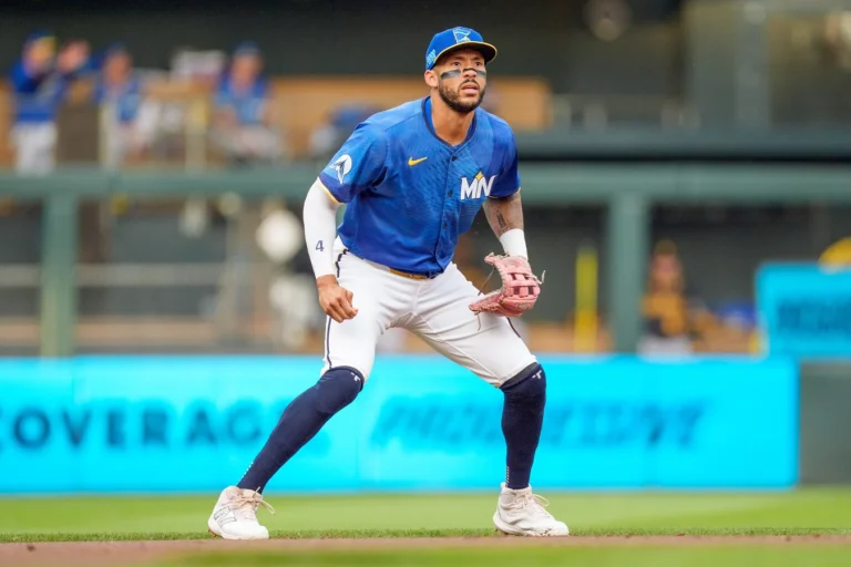 Carlos Correa near home run miss