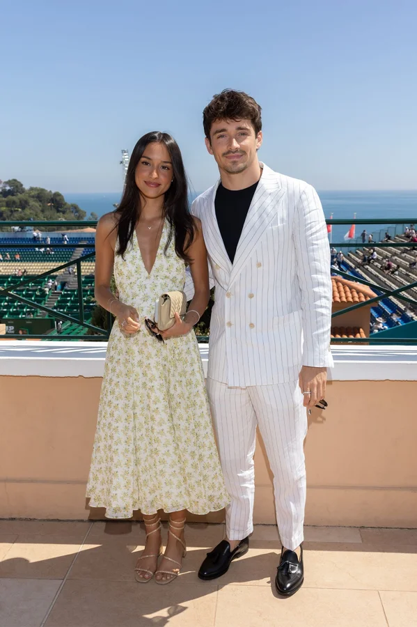 Carlos Sainz girlfriend fashion statement