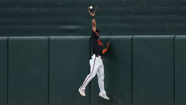 Cedric Mullins home run robbery