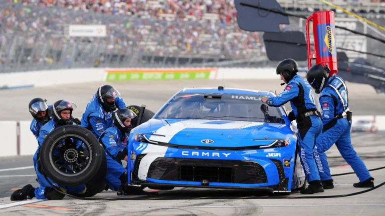 Chase Elliott Dover pit stop