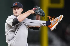 Rangers’ Playoff Hopes Tested as Key Reliever Chris Martin Sidelined Weeks with Calf Injury