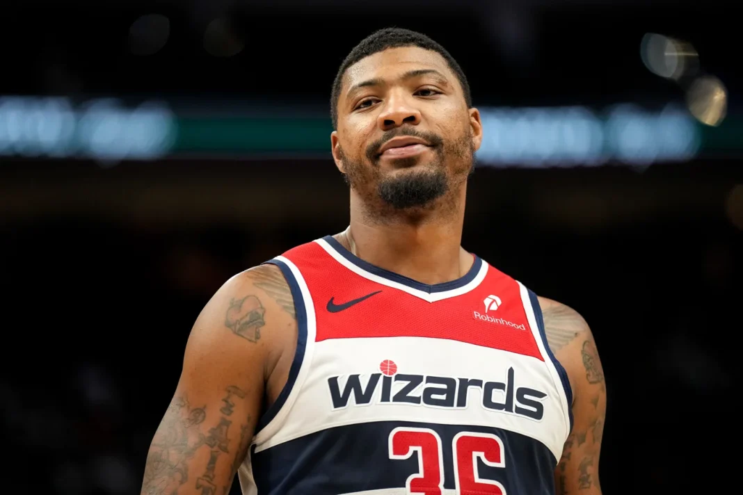 Christian Koloko plays basketball with PSG Christian Koloko plays basketball with PSG