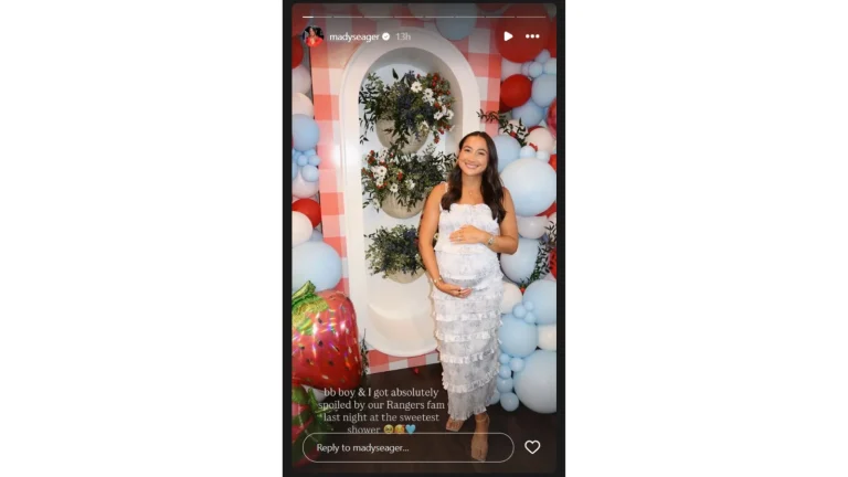 Corey Seager wife pregnancy announcement
