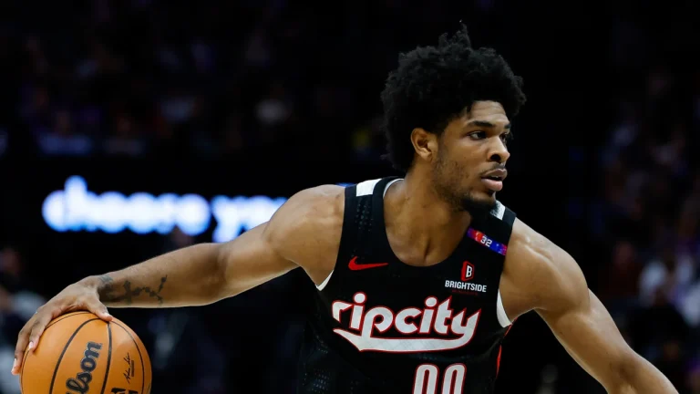 Damian Lillard returns to Portland