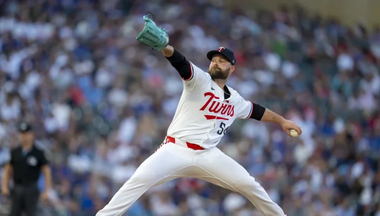 Danny Coulombe Yankees trade target