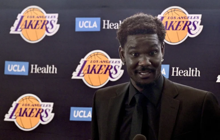 DeAndre Ayton Lakers mentorship