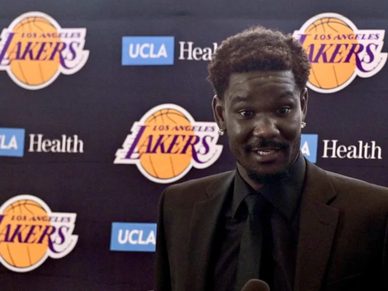 Deandre Ayton Lakers impact