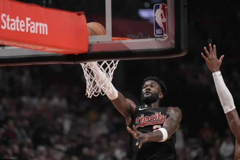 Deandre Ayton Lakers offseason move