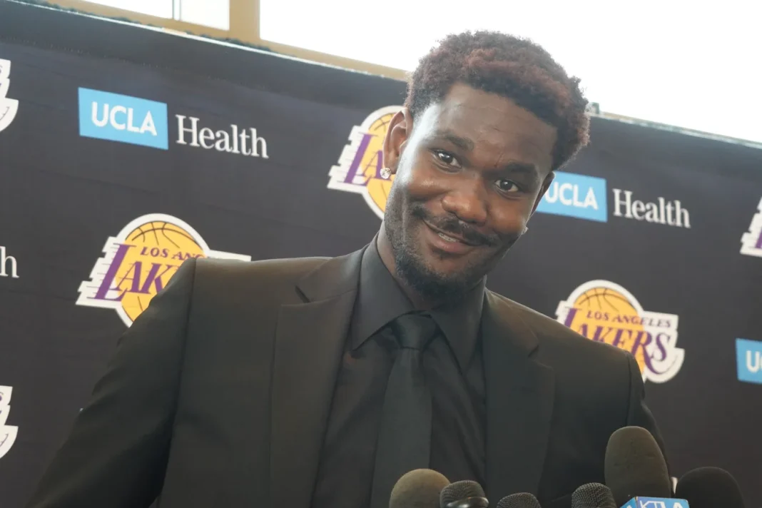 Deandre Ayton Lakers signing Deandre Ayton Lakers signing