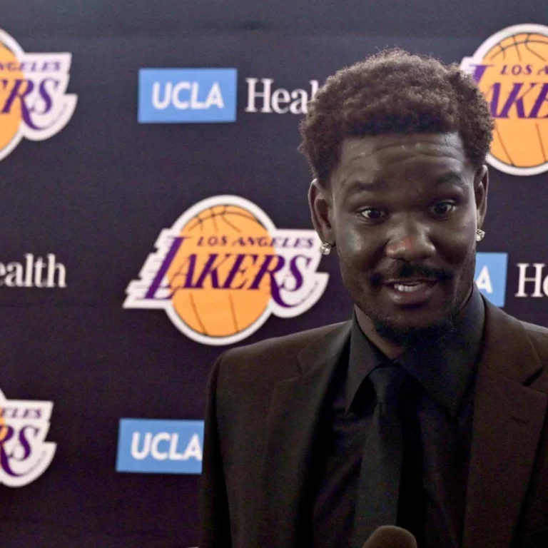 Deandre Ayton family background