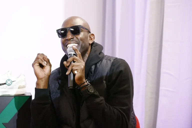 Dre Greenlaw Broncos signing