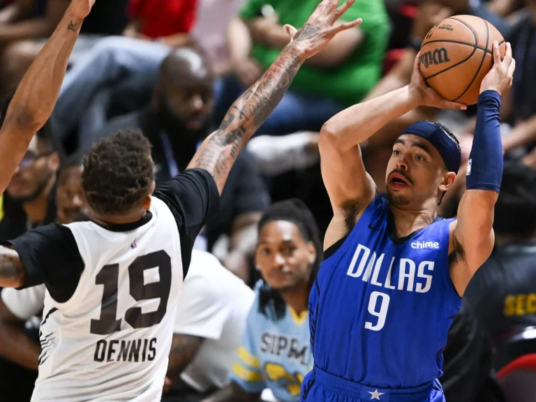 Drew Timme basketball background