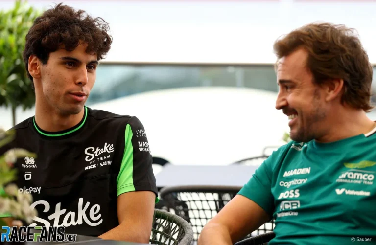 Fernando Alonso backs F1 rookie