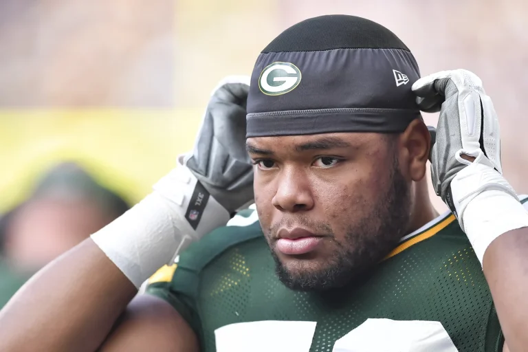 Isaiah Simmons Packers linebacker