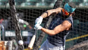 J.P. Crawford’s Slump Threatens Mariners’ Playoff Push as Seattle Battles for AL Wild Card Spot