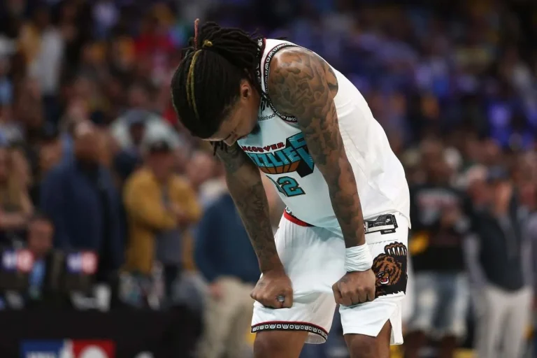 Ja Morant injury scare dunk