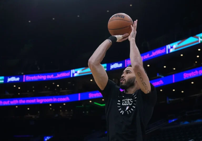 Jayson Tatum celebrates Kornet Spurs deal