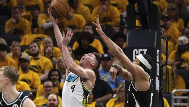 Jericho Sims shooting hand switch