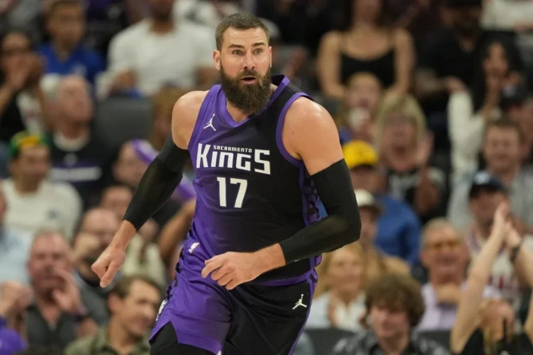 Jonas Valanciunas commits Denver Nuggets