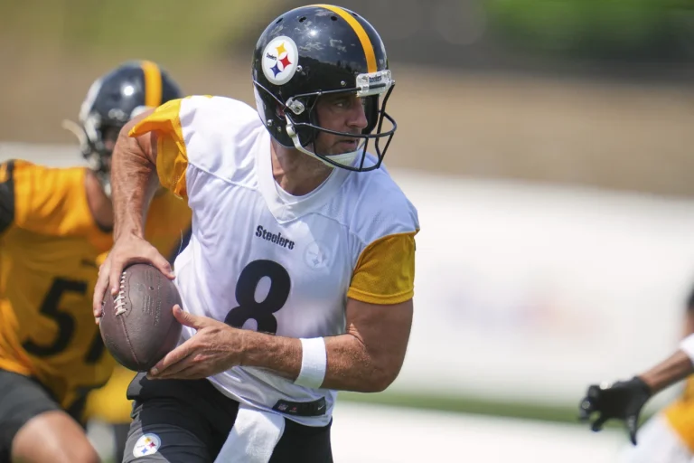 Jonnu Smith praises Aaron Rodgers arm