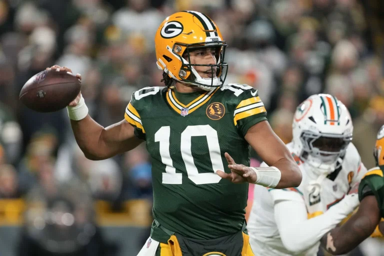 Jordan Love Packers quarterback weapon