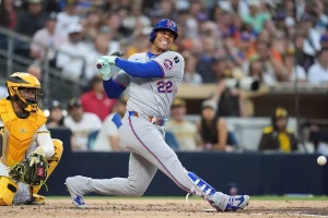 Juan Soto Suffers Painful Foul Ball Injury, Exits Mets Game Early in Shocking Turn