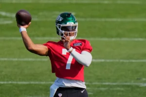Justin Fields’ Injury Sparks Jets’ Hunt for QB Replacement Including Kirk Cousins and Mitch Trubisky