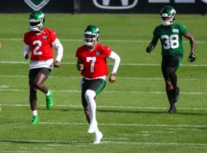 Justin Fields Injury Spurs Jets to Consider Shedeur Sanders and Other QB Replacements Ahead of Season