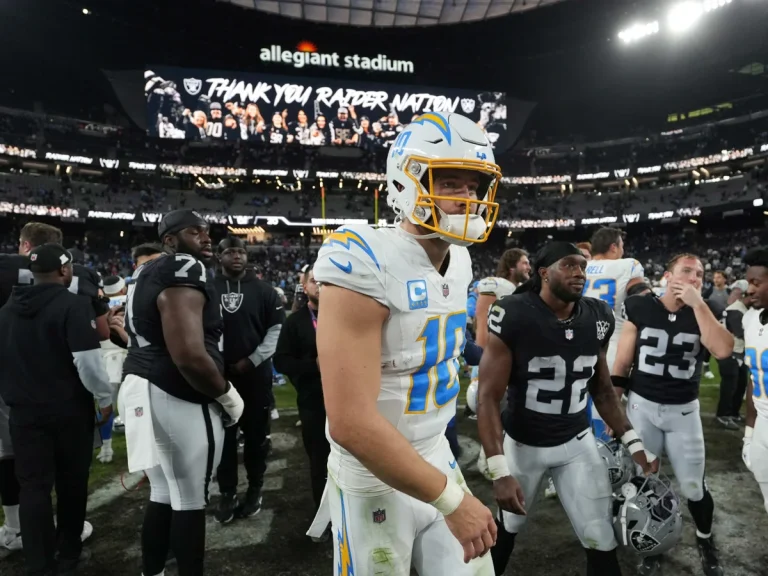 Justin Herbert Chargers WR reaction