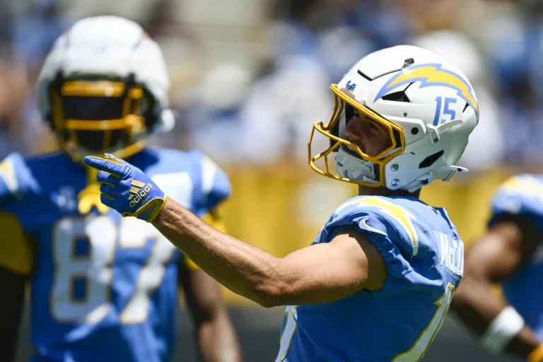 Justin Herbert Chargers offensive line