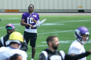 Vikings’ Fierce Defense Sends Clear Message to Justin Jefferson as Rookie QB McCarthy Struggles at Camp