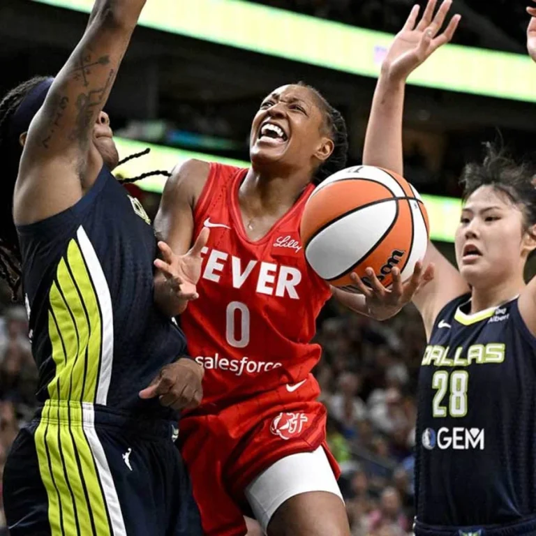 Kelsey Mitchell clutch three-pointer