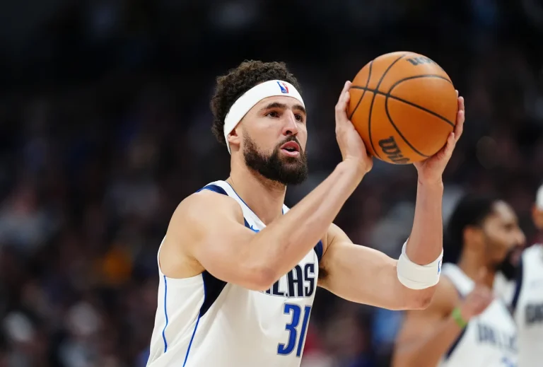 Klay Thompson Mavericks 76ers battle