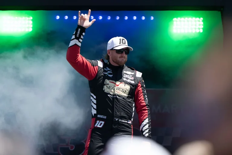 Kyle Busch spotter versus rearview camera