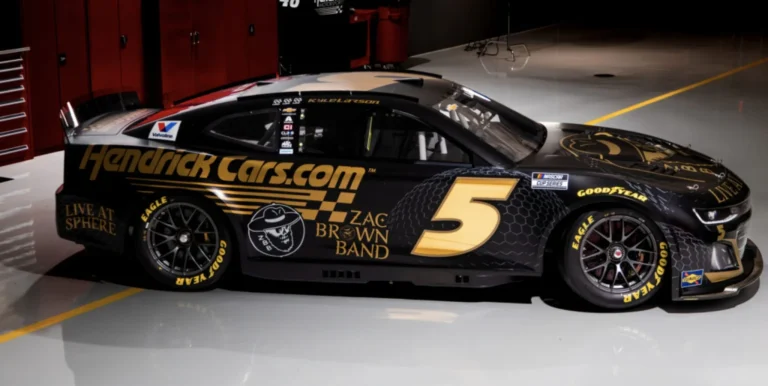 Kyle Larson black gold scheme