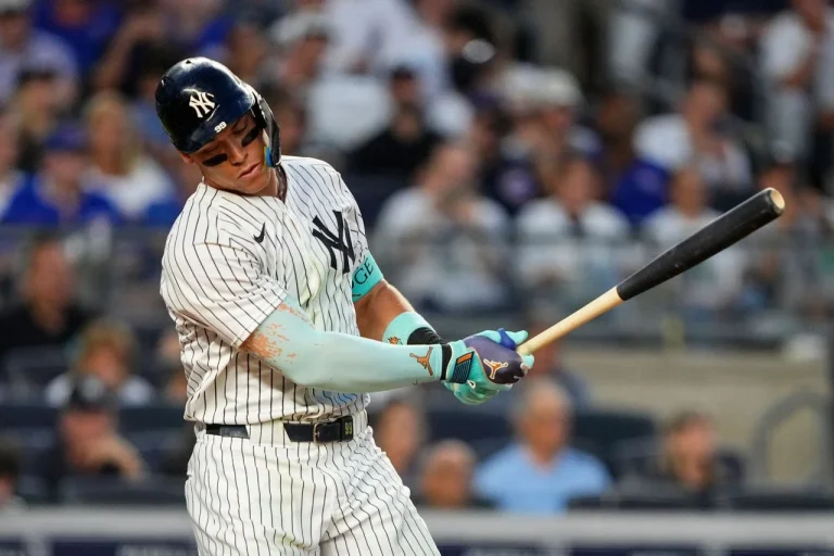 Kyle Tucker slick sliding catch