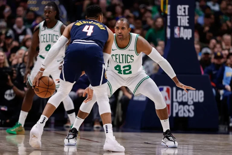 Kyrie Irving Defends Kobe Bryant