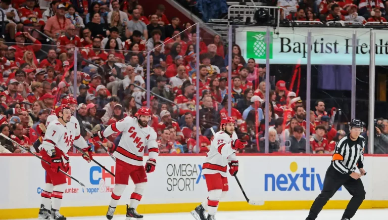 Logan Stankoven contract extension